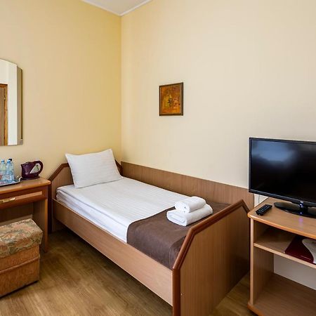 Hotel Galaktika Vynnyky Buitenkant foto