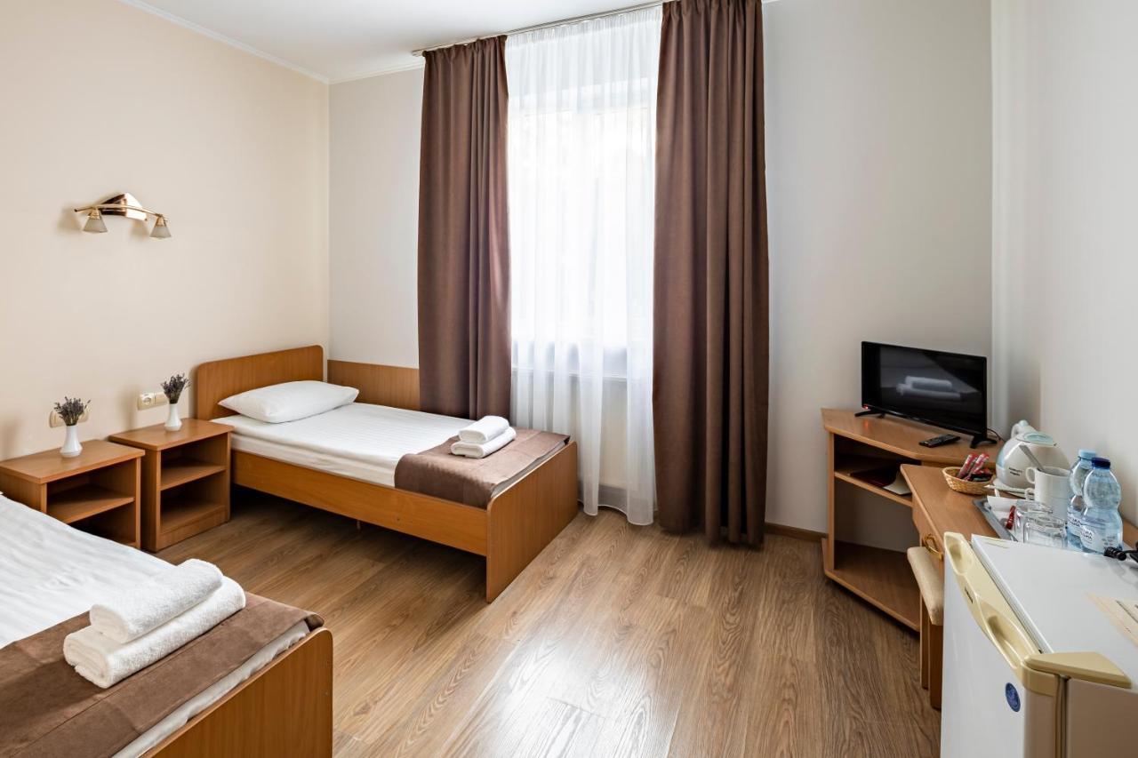 Hotel Galaktika Vynnyky Buitenkant foto