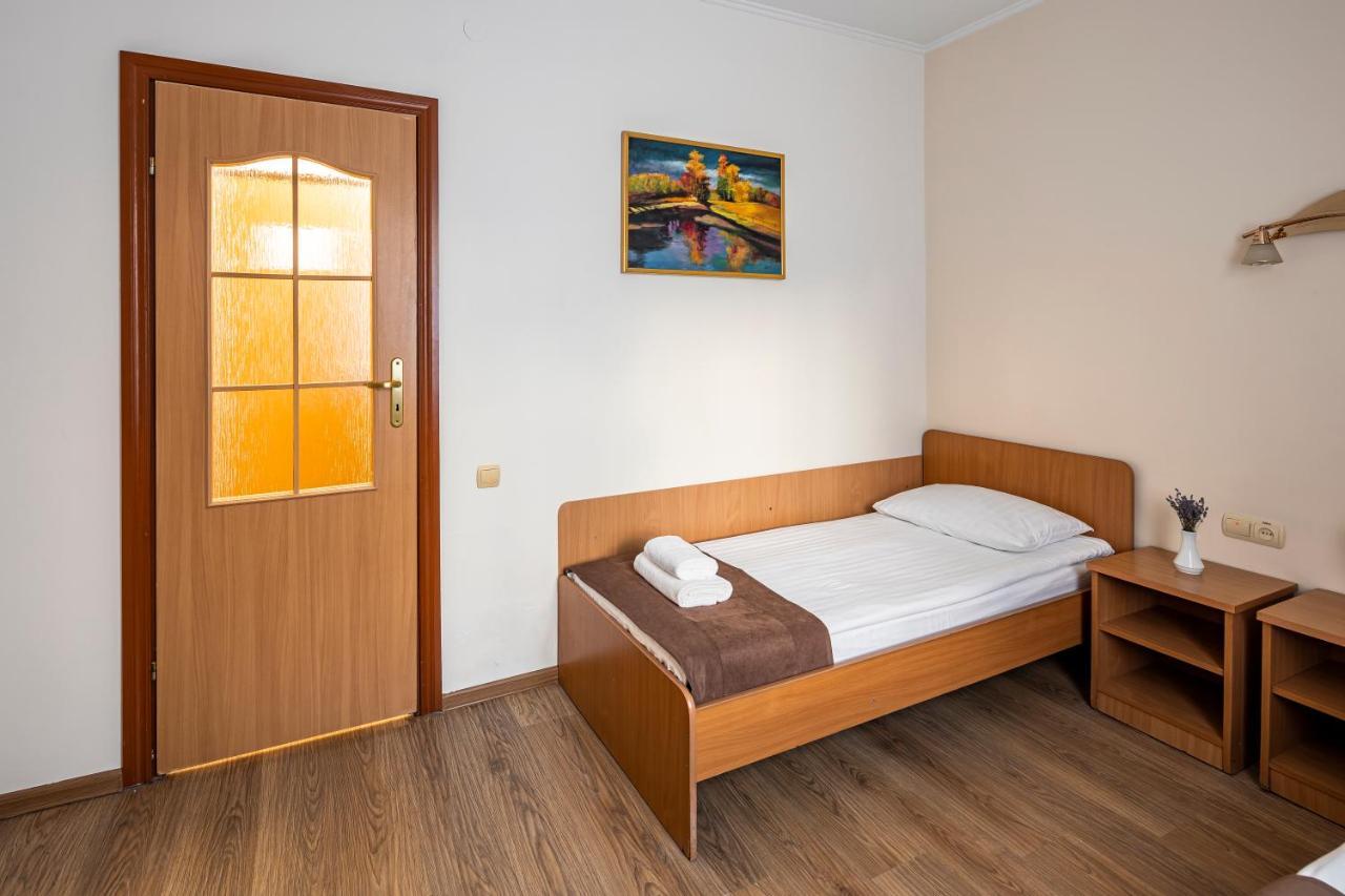 Hotel Galaktika Vynnyky Buitenkant foto