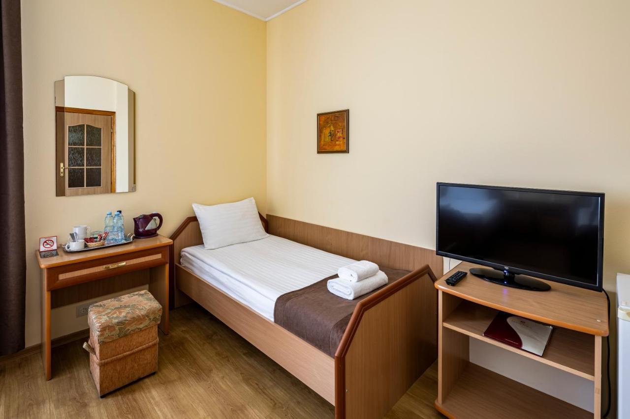 Hotel Galaktika Vynnyky Buitenkant foto