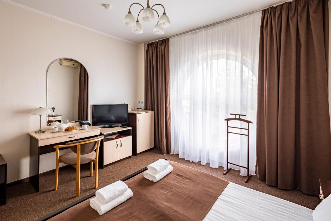 Hotel Galaktika Vynnyky Buitenkant foto