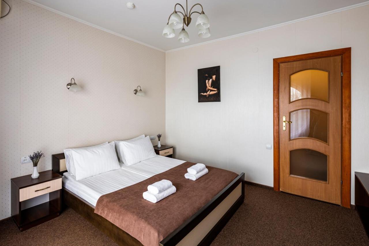 Hotel Galaktika Vynnyky Buitenkant foto