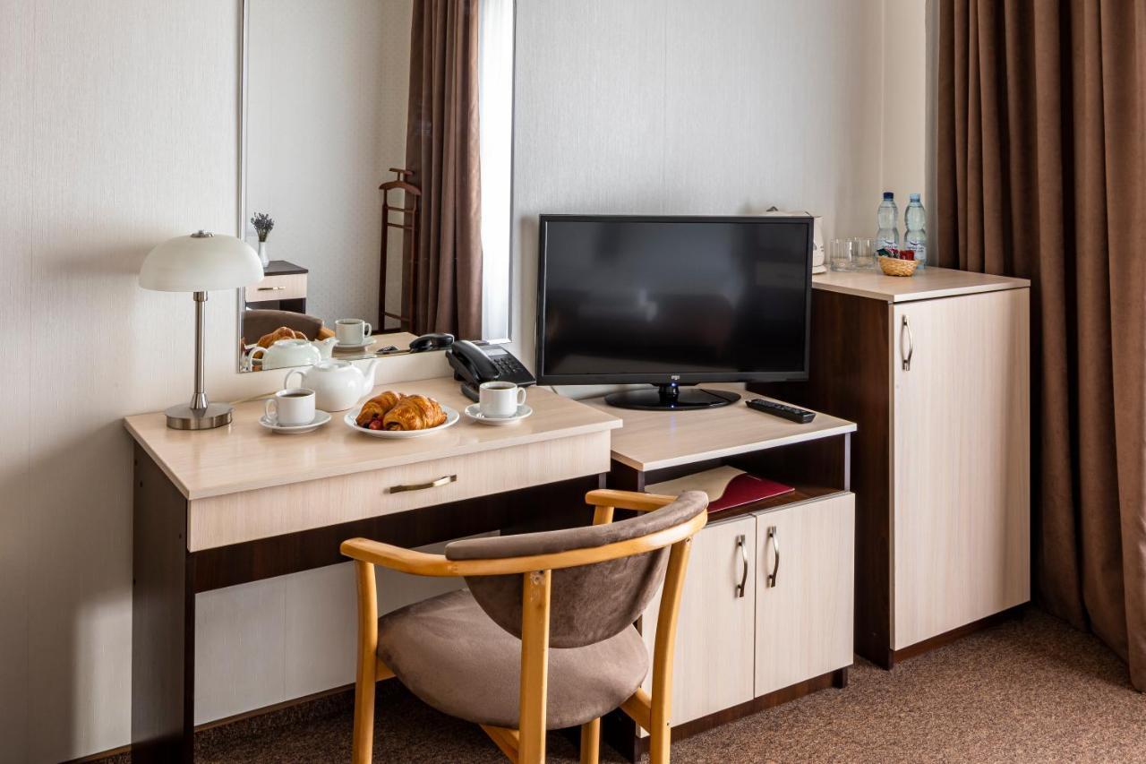 Hotel Galaktika Vynnyky Buitenkant foto