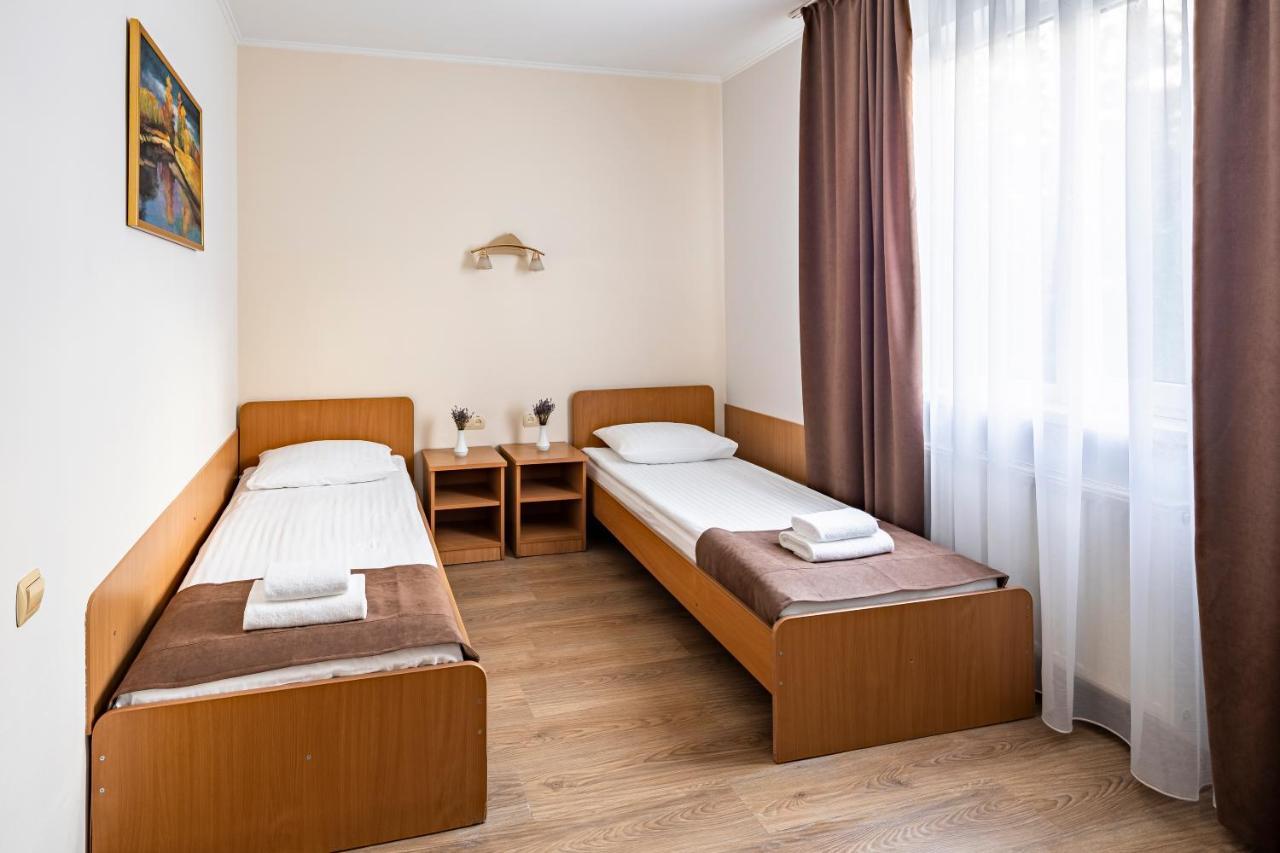 Hotel Galaktika Vynnyky Buitenkant foto