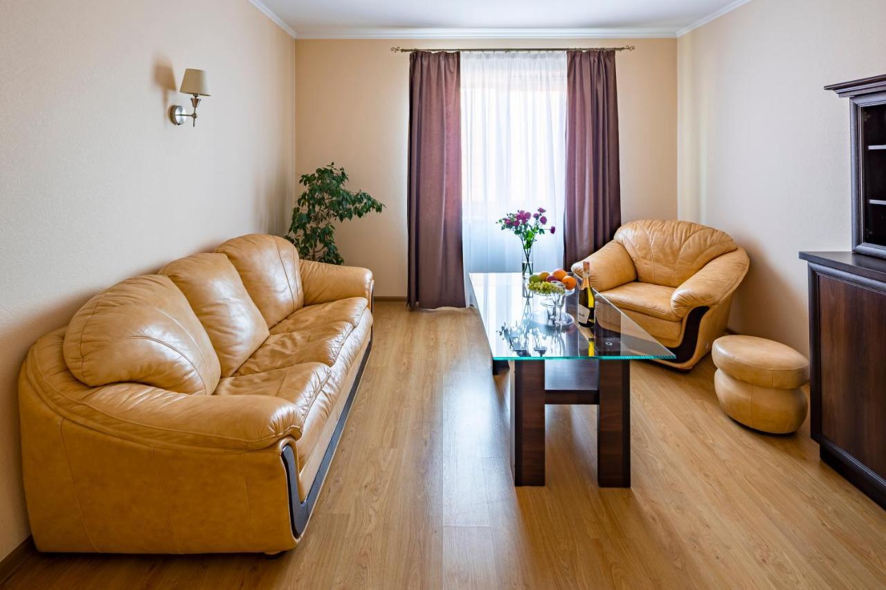 Hotel Galaktika Vynnyky Buitenkant foto