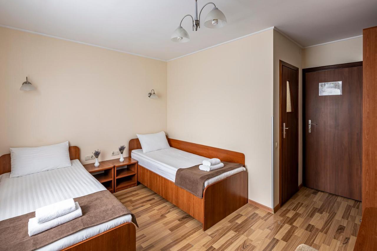 Hotel Galaktika Vynnyky Buitenkant foto