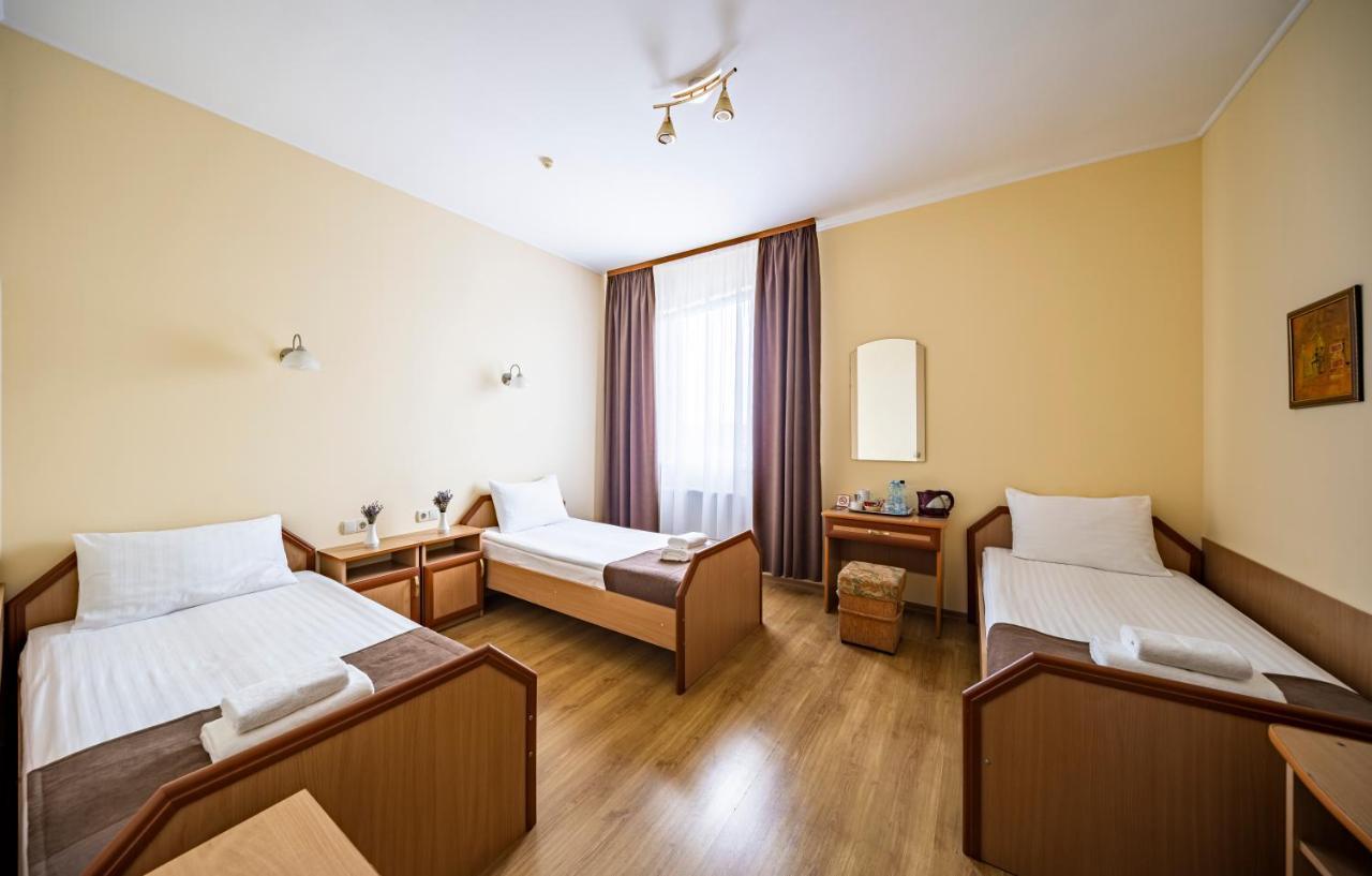 Hotel Galaktika Vynnyky Buitenkant foto