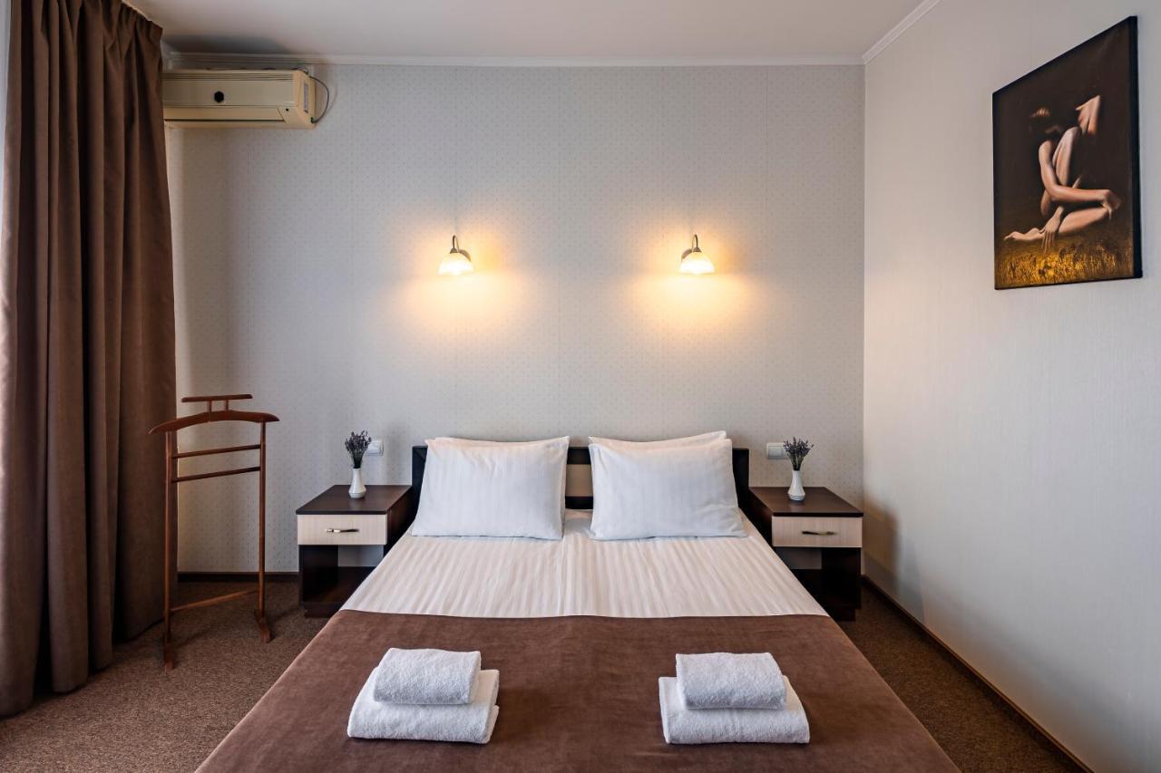 Hotel Galaktika Vynnyky Buitenkant foto
