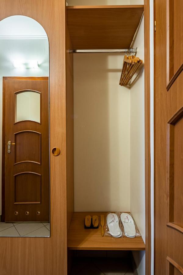 Hotel Galaktika Vynnyky Buitenkant foto