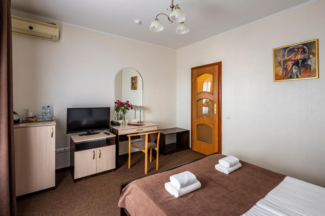 Hotel Galaktika Vynnyky Buitenkant foto