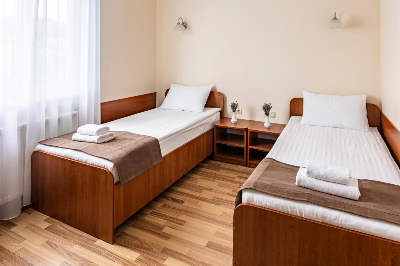 Hotel Galaktika Vynnyky Buitenkant foto