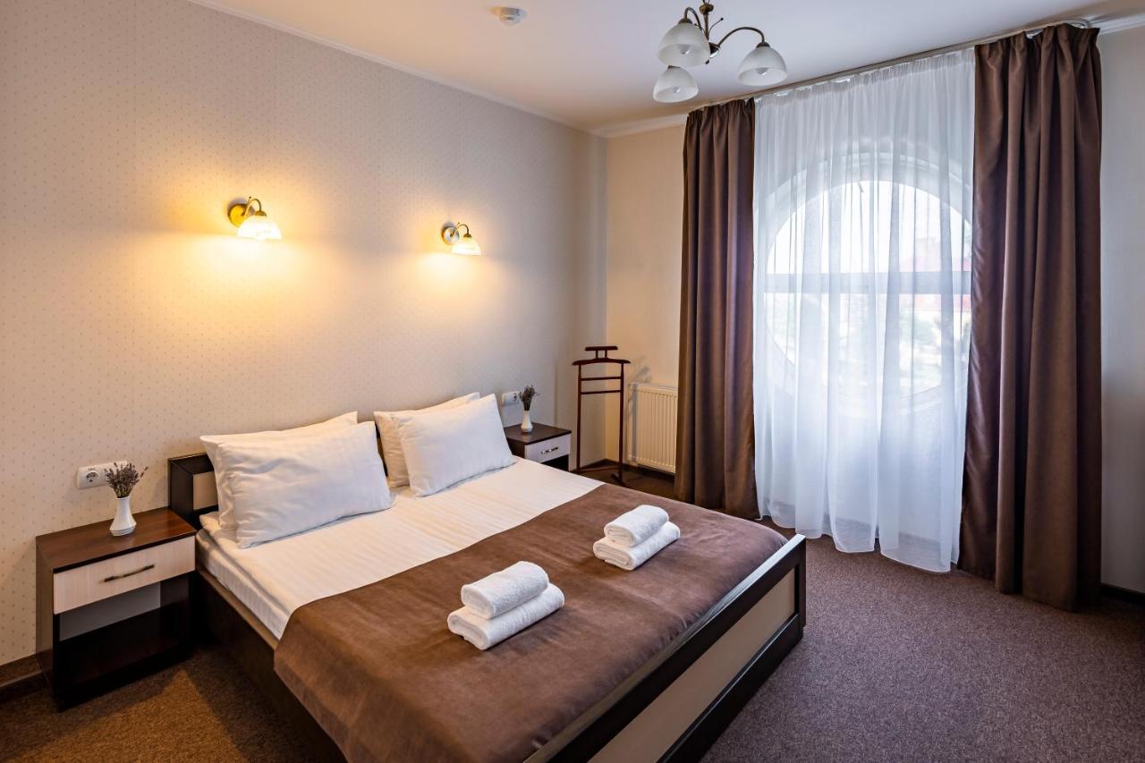 Hotel Galaktika Vynnyky Buitenkant foto