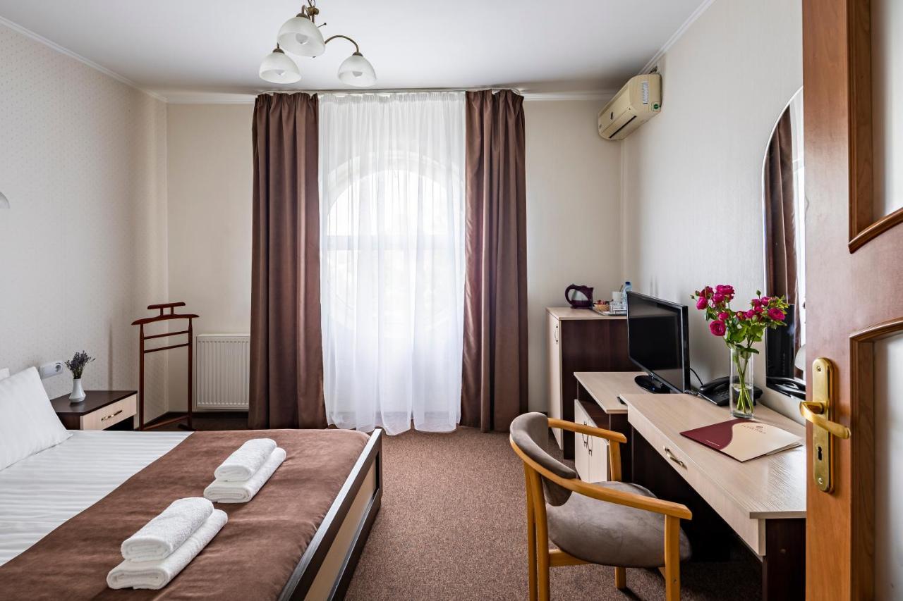 Hotel Galaktika Vynnyky Buitenkant foto