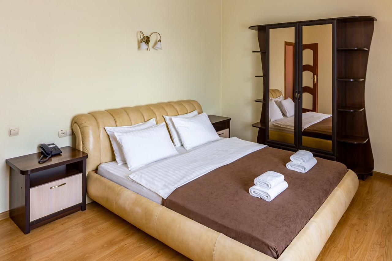 Hotel Galaktika Vynnyky Buitenkant foto