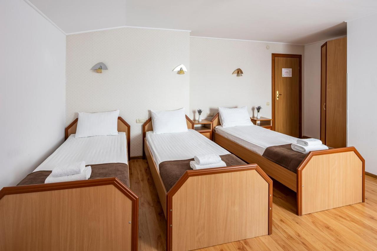 Hotel Galaktika Vynnyky Buitenkant foto