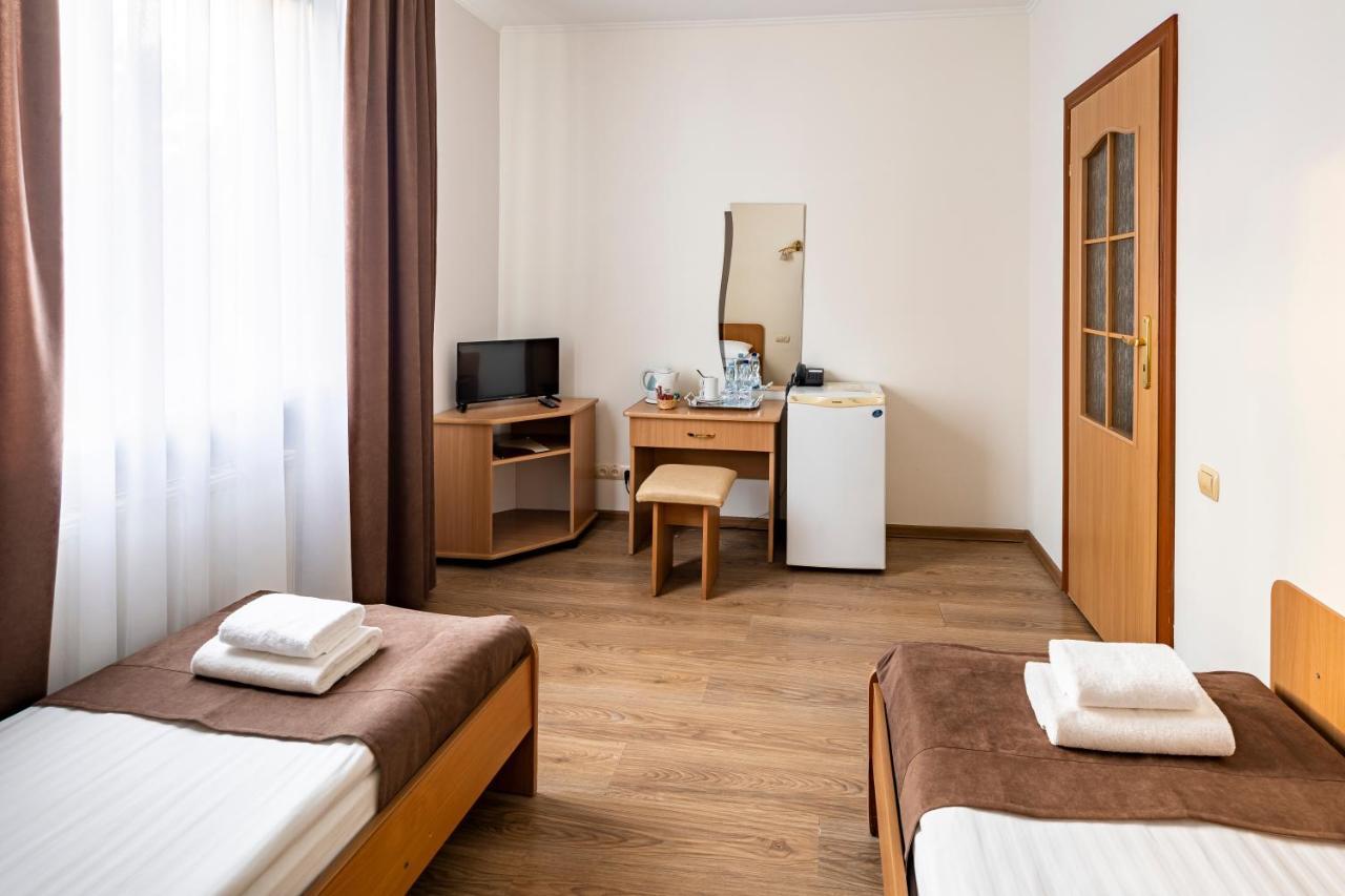 Hotel Galaktika Vynnyky Buitenkant foto