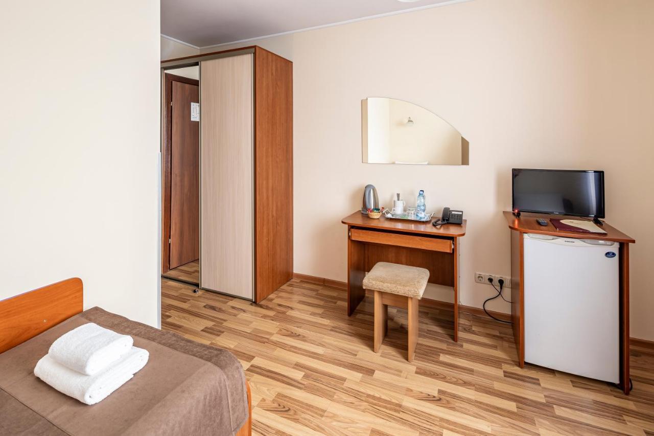 Hotel Galaktika Vynnyky Buitenkant foto