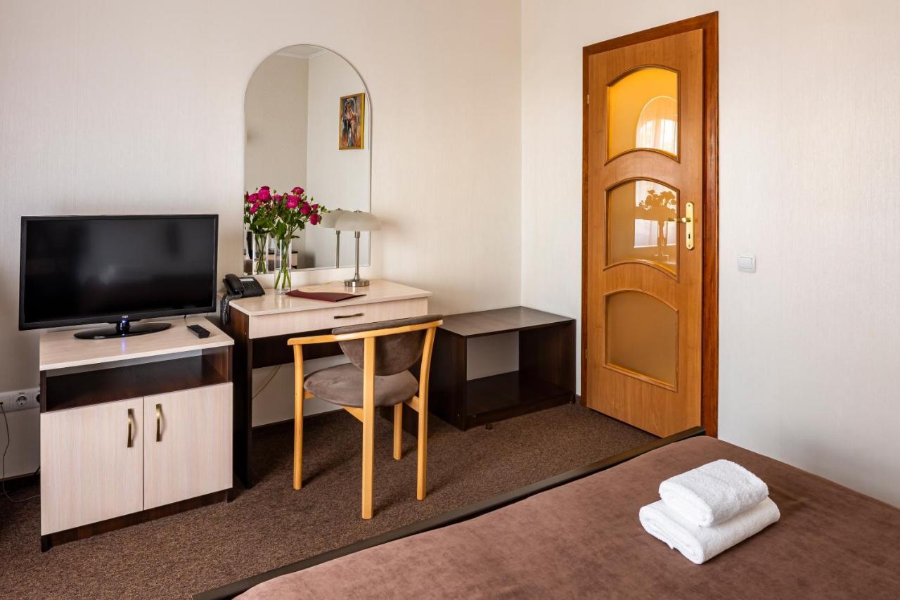 Hotel Galaktika Vynnyky Buitenkant foto