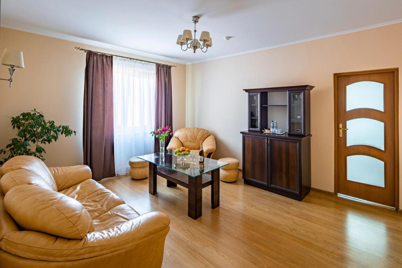 Hotel Galaktika Vynnyky Buitenkant foto
