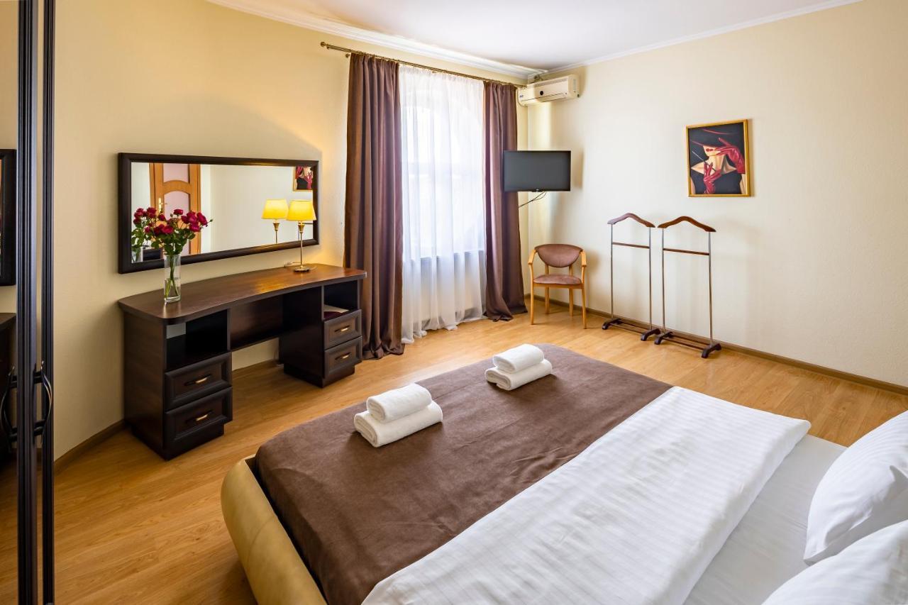 Hotel Galaktika Vynnyky Buitenkant foto