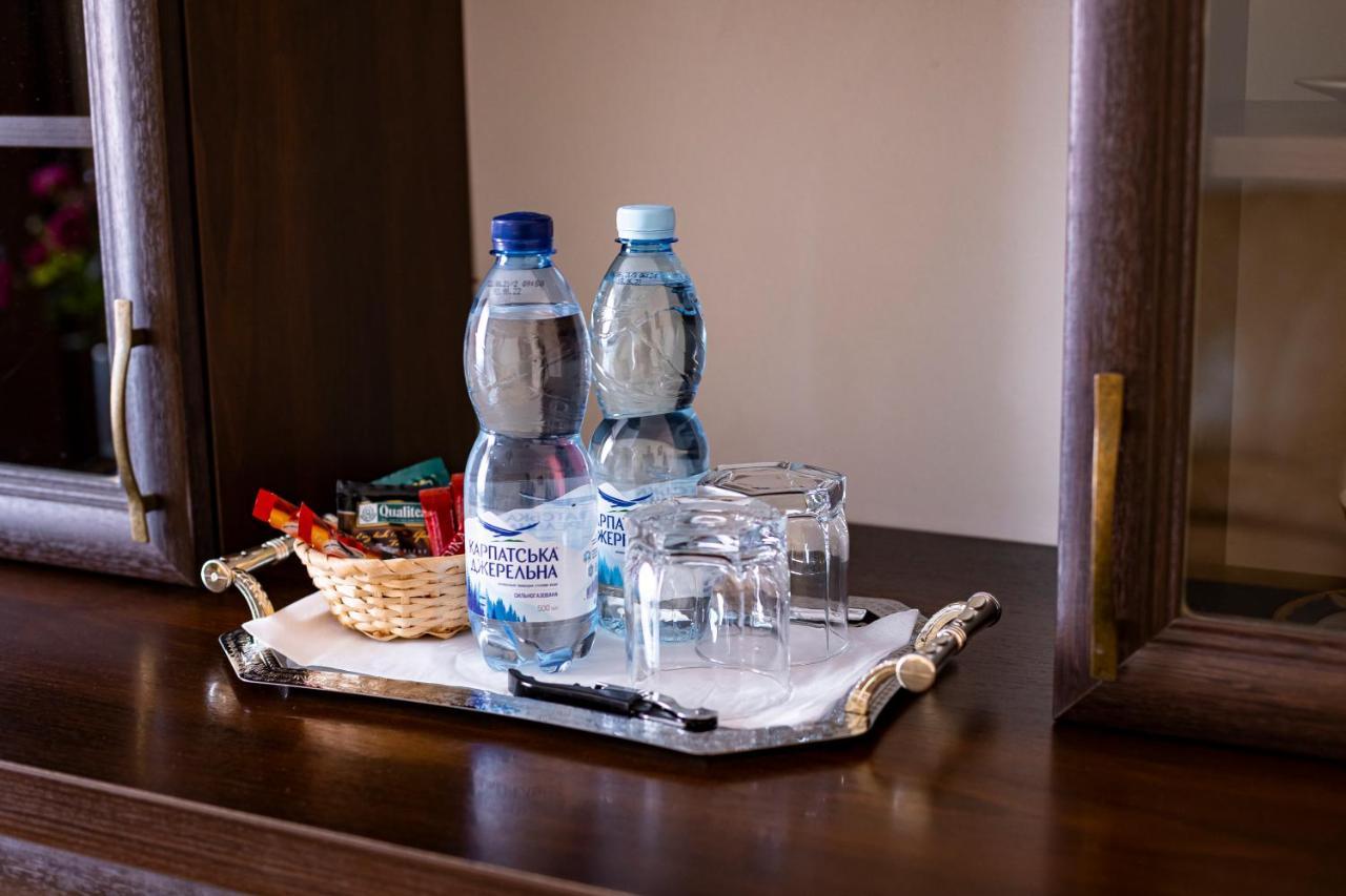 Hotel Galaktika Vynnyky Buitenkant foto