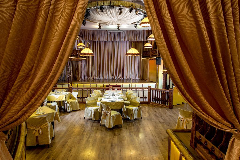 Hotel Galaktika Vynnyky Buitenkant foto
