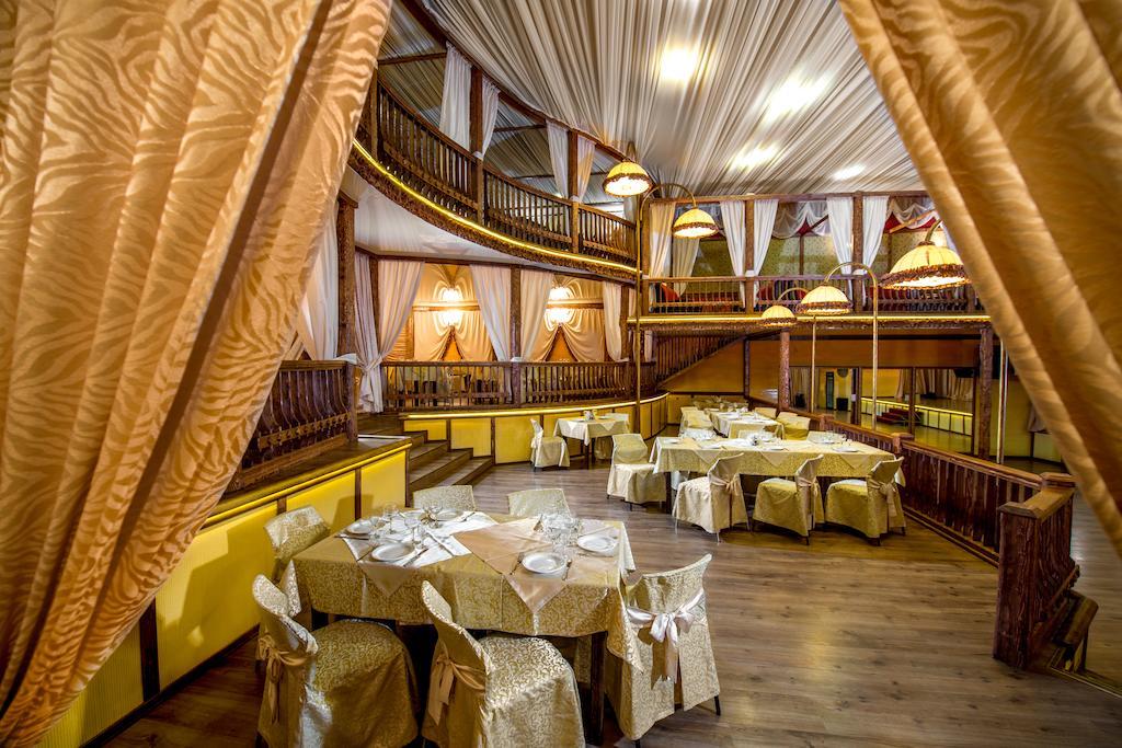 Hotel Galaktika Vynnyky Buitenkant foto