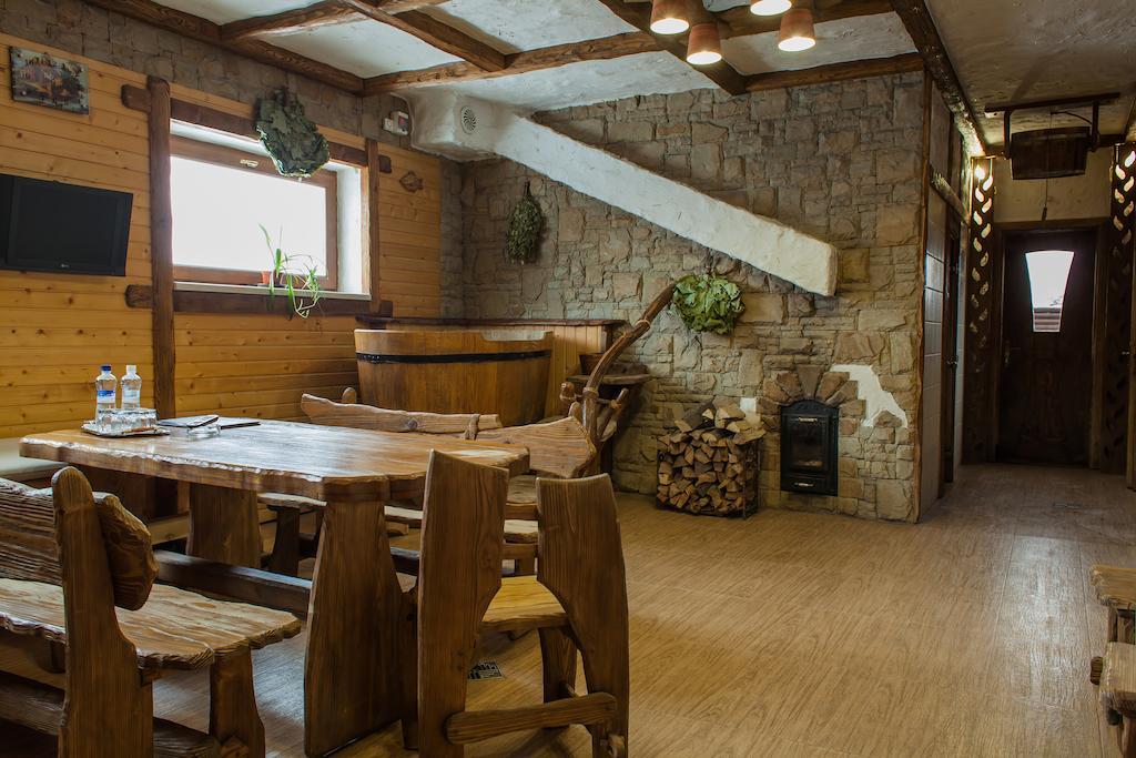 Hotel Galaktika Vynnyky Buitenkant foto