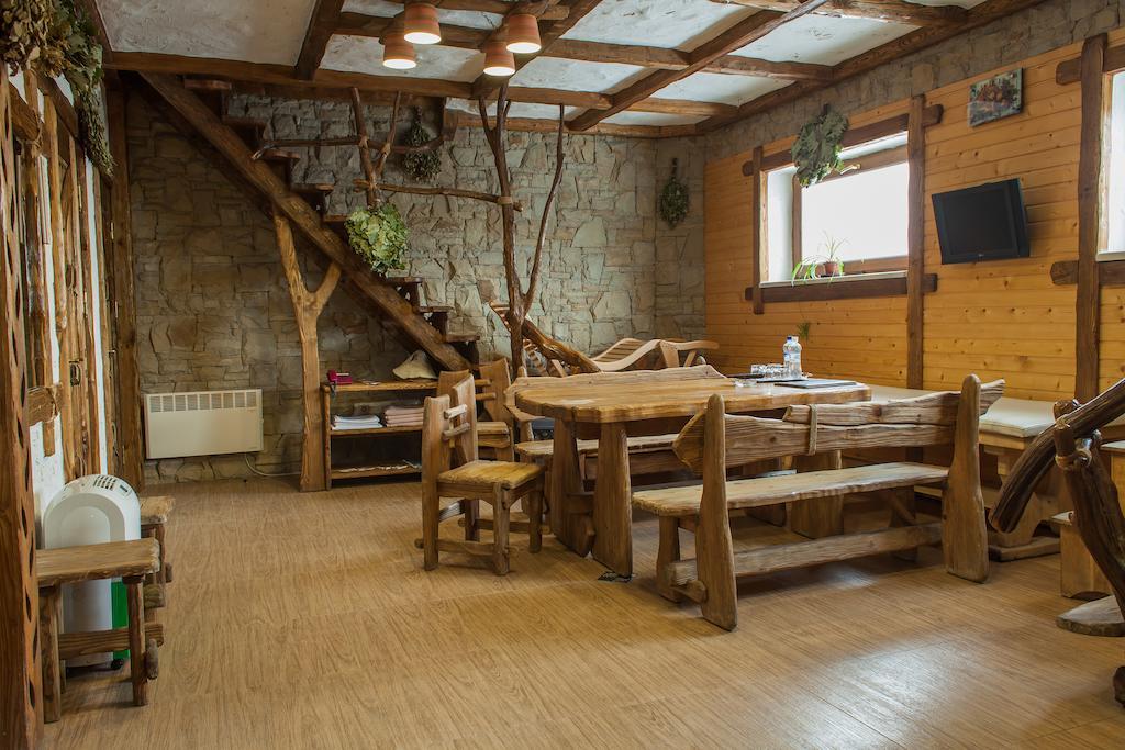Hotel Galaktika Vynnyky Buitenkant foto