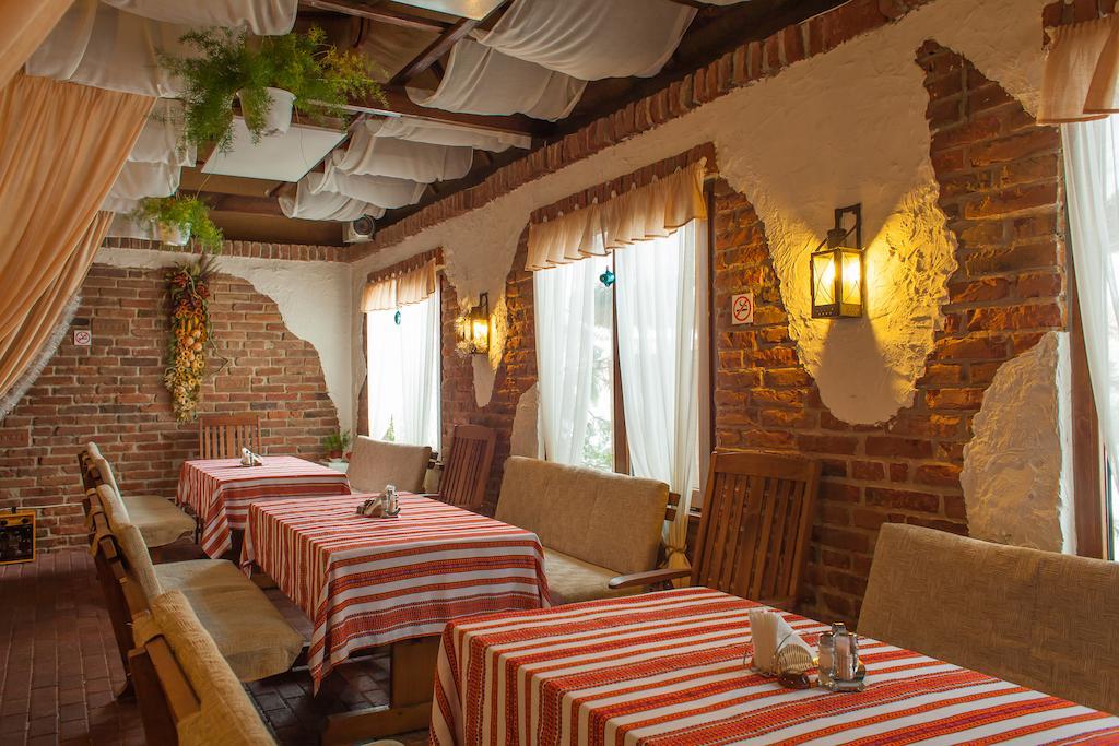 Hotel Galaktika Vynnyky Buitenkant foto